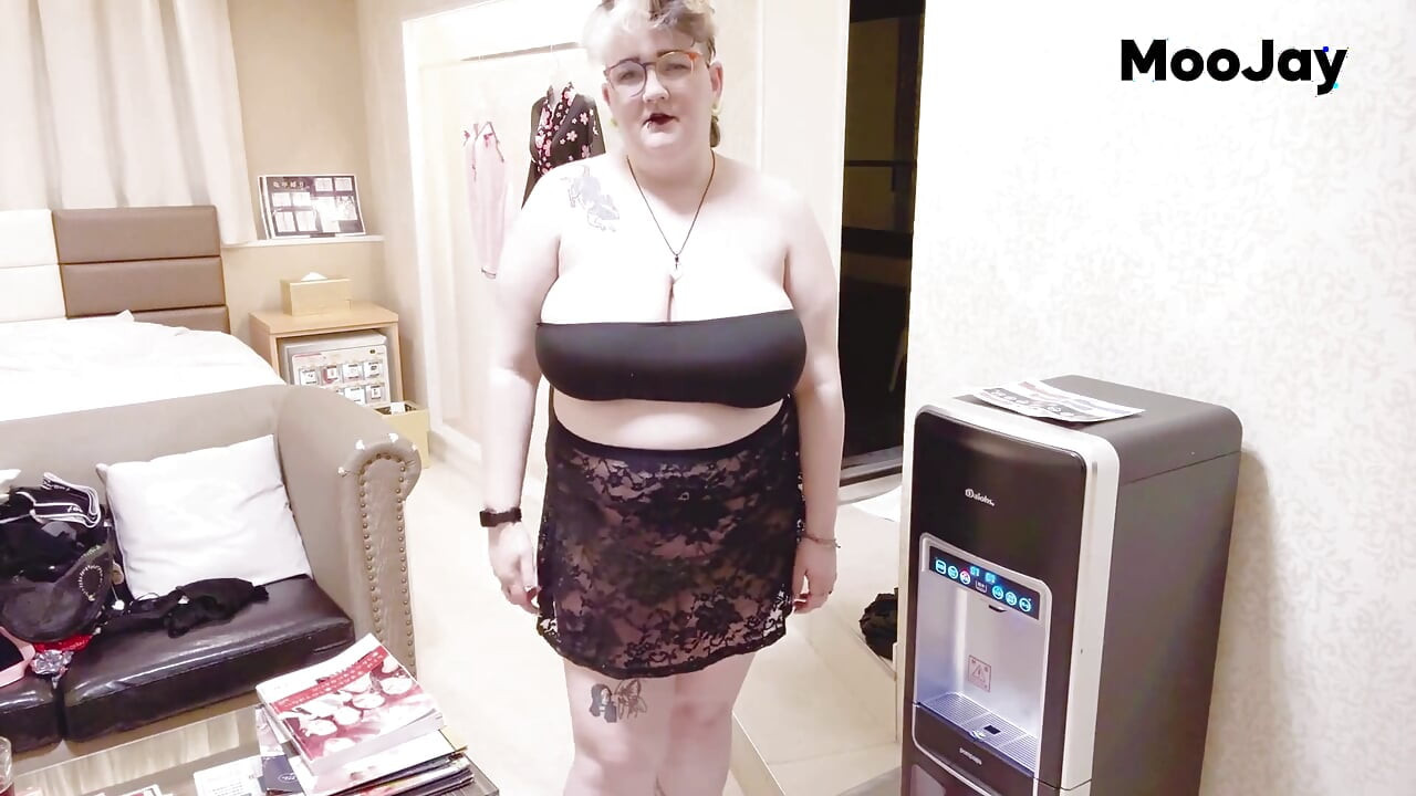POV-rollenspiel: roomate will prüfen, ob ihr outfit versaut ist