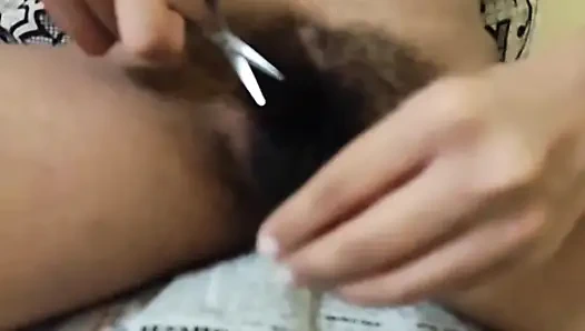 Memek berbulu India dicukur