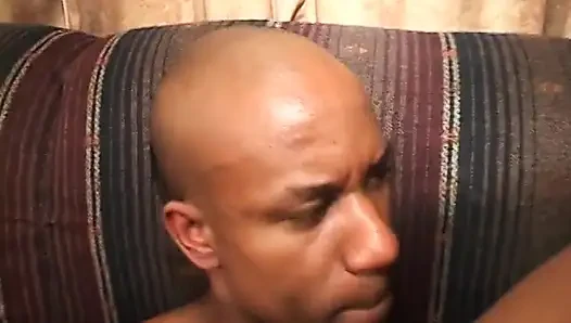 Pelacur super semok rambut merah dengan stoking merah ini dientot habis-habisan sama kontol besar