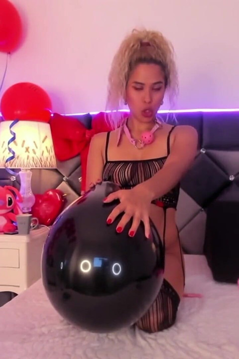 Balloon Fetish with a Naughty Blonde