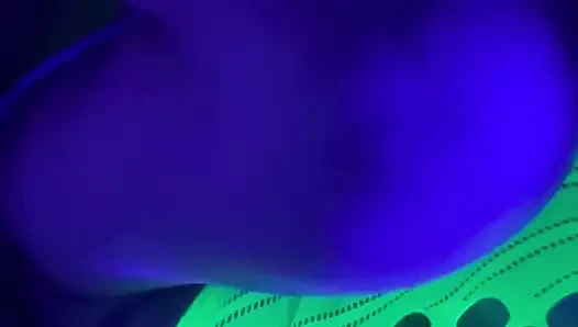 Zoey Portland получает большой член в задней части клуба