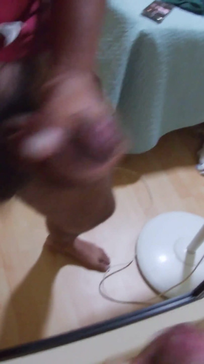 Finale à l’hôtel : Masturbation amateur et éjaculation intense