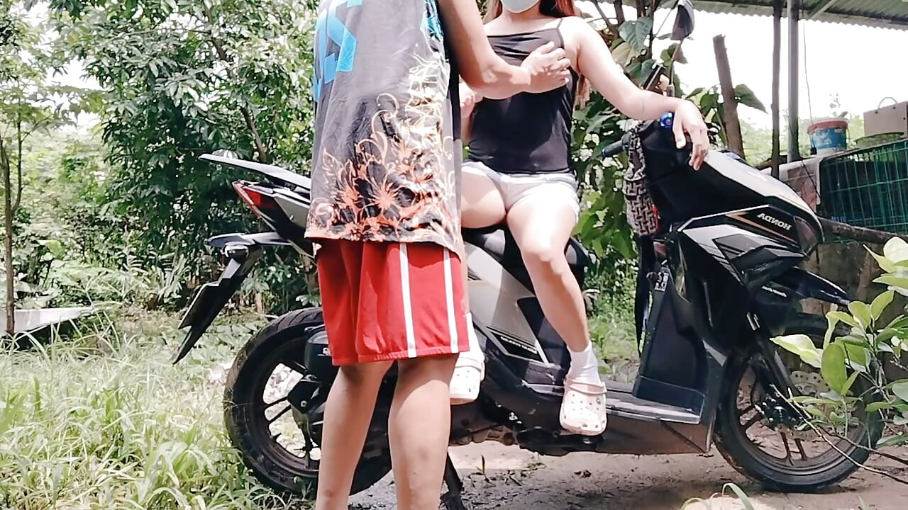 YOUNG PETITE TEEN STRANDED IN THE MIDDLE OF NOWHERE STRANGER HELP ME FIX MY TRIKE BUT IT GOES WRONG