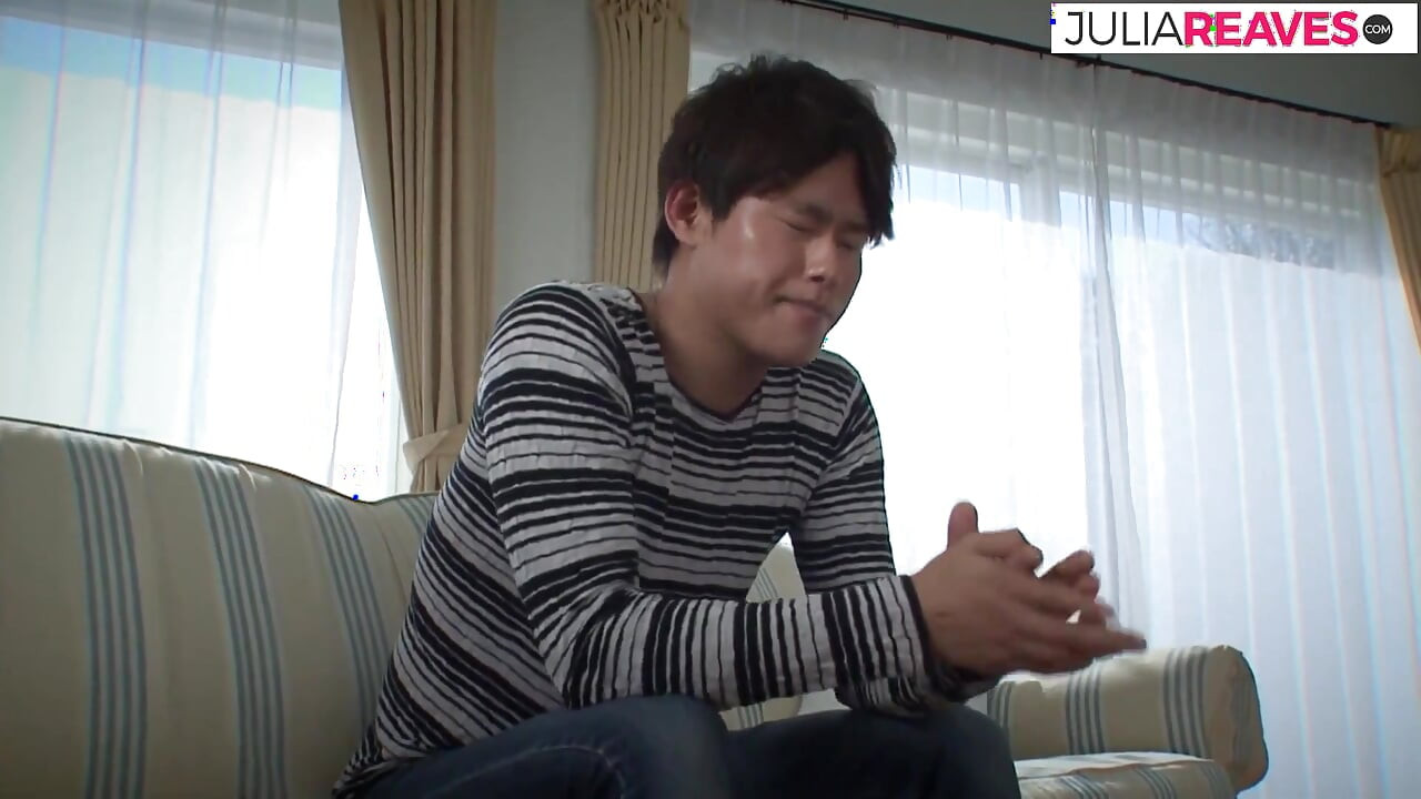 O fată păroasă călărește pula până la ejaculare în pizdă după masturbare cu vibrator