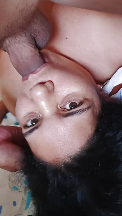 Sedutora garganta profunda linda latina