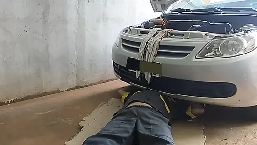 Fix my car I give with my pussy!