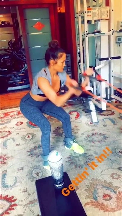 Jennifer Lopez working out