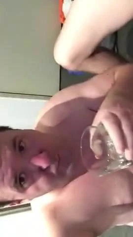 Beba meu mijo papai