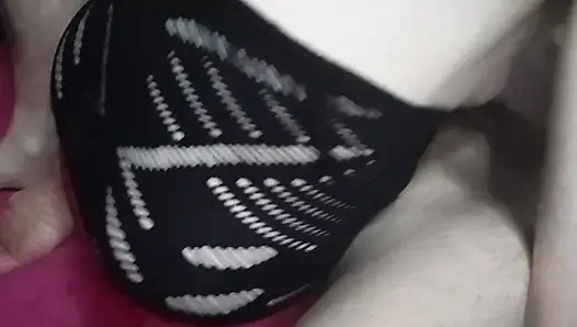pantat istriku pakai strap-on