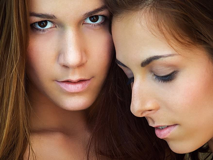 Alexis crystal และ antonia sainz