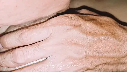 Lidah abang tiri yang haus seks ini melahap memek becek adik tirinya sendiri