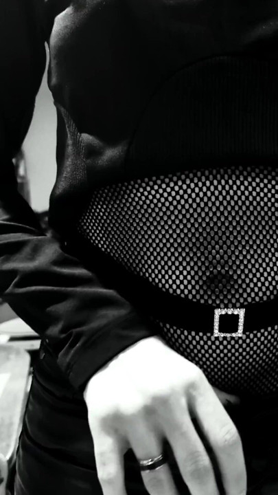 Let yourself be transported by my sensuality.