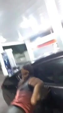 Pelacur bercinta di luar pompa bensin