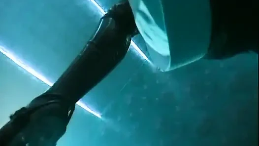 Denizcilerle barda üçlü seks ve bire bir sikiş. 2 sahne içinde 1