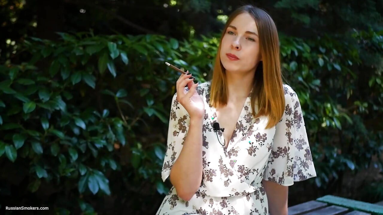 Evgeniya สูบบุหรี่ได้แรง