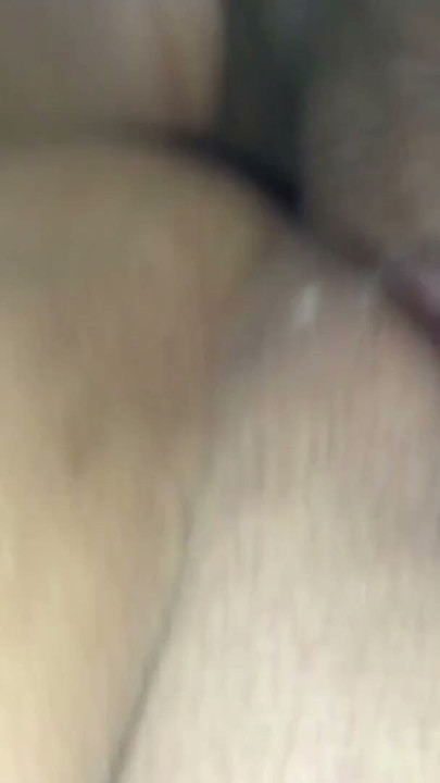 d Frau wird erwischt, wie sie de Fründ vom Cuckold fickt, und er mischt au no mit für en Creampie | Clip 1