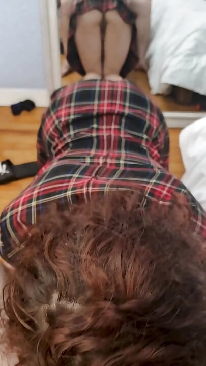 Îi face plăcere lui Melody, o suge și o fute până când ejaculează împreună