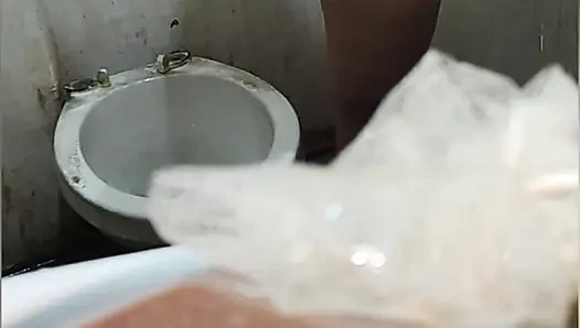 Nakikiligo nalang tirahin pa ako.