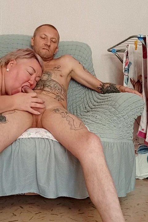 Girlfriend Sucks My Dick in the Morning Doing a Deep Blowjob