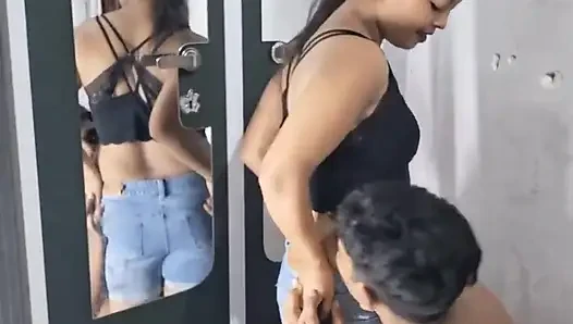 Ev hanımı seks erkek arkadaş gecesi tek başına odada sert