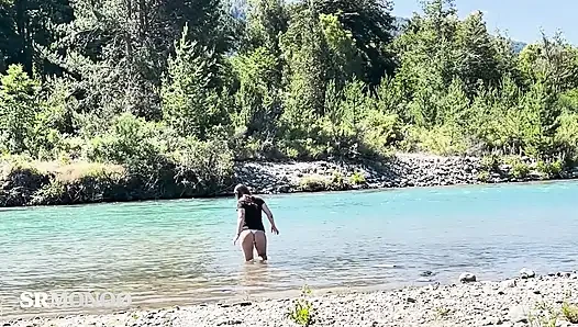 Ormanda kızla tanışıyorum ve sonunda sikişiyoruz