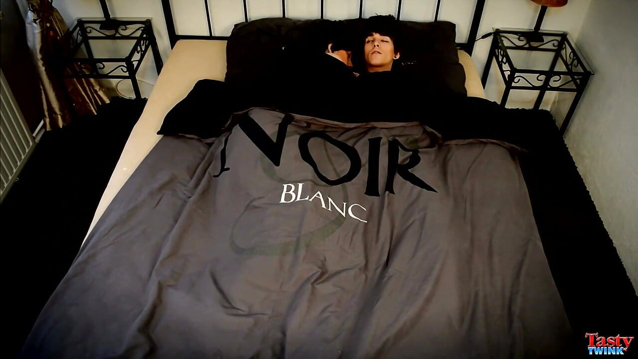 التهام الديك المتبادل على الإفطار!