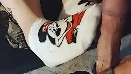 Disney sockjob - footjob kaus kaki minnie mouse - ngocok kontol dengan kaus kaki warna kuning - muncrat