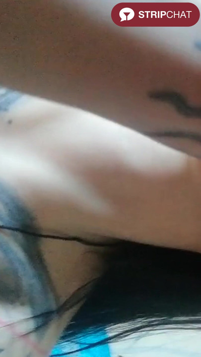 Sex cuplu de amatori cu înregistrare de acasă brunetă tatuată cu țâțe naturale mari futai în gât cu muie neglijentă adânc în gât webcam - RussNocturnal