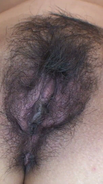 Tüylü Japon mature ilk porno videosunu çekiyor | Bölüm 2