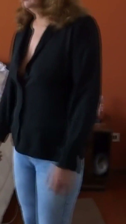 我喜歡性愛，以色情的方式展示自己，讓雞巴變硬，看著它們自慰 | 短片 1