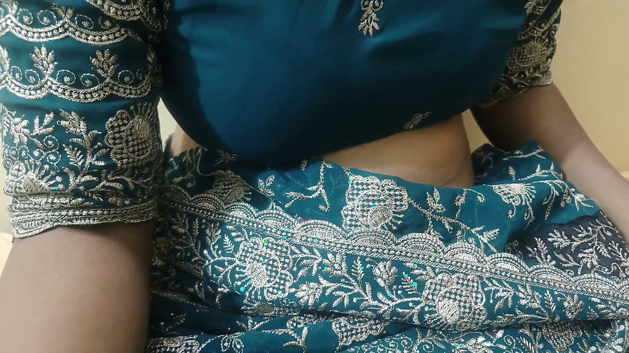 Üvey anne üvey oğlu Telugu ile seks yapıyor