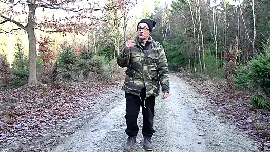 Vahşi orman çifte sikiş dövmeli bebek açık havada