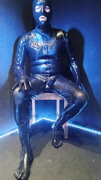Agradável masturbação em Látexcatsuit