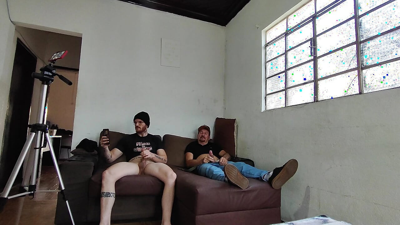 Carmona i Carlos Urach masturbiraju zajedno