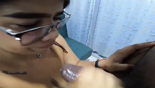 Вы готовы для какой-то бледной девушки, развлечение на лице, она готова показать вам, сколько шлюшка она глубоко заглатывает член - Jhodez1