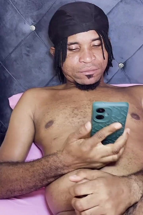 Hatun lütfen sadece şapkayı koymama izin ver