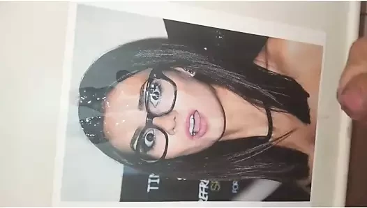 Victoria Justice için bolca döl