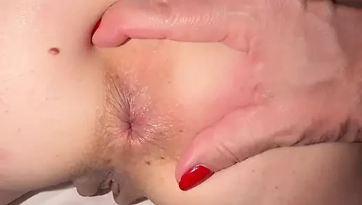 Üvey annenin küçük götlü sürtüğü