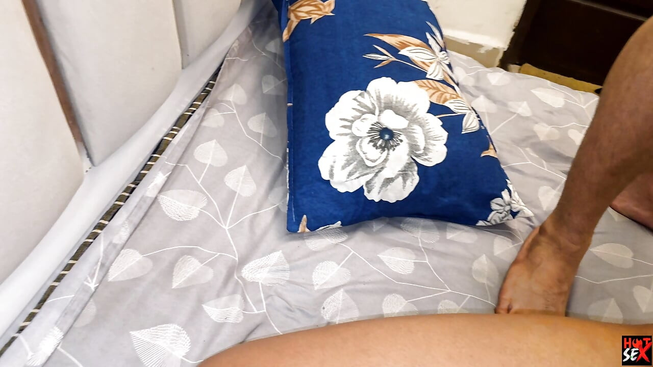 Indian Asian Desi Stepbrother foda hardcore de manhã no estilo desi, peitão, pau grande, vídeo gostoso Tejashwin