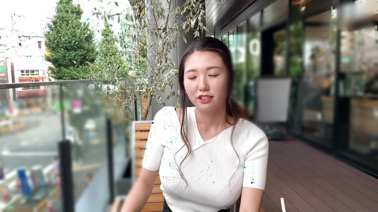 A154F07 Small face, slim figure, and big breasts! A laid-back woman from the customer service industry with a busty, hairless beauty and a private shoot for intimate sex!