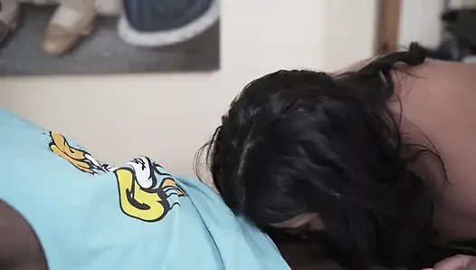 Orta yaşlı seksi kadının gizli zevki zenci adamın dokunuşu #1