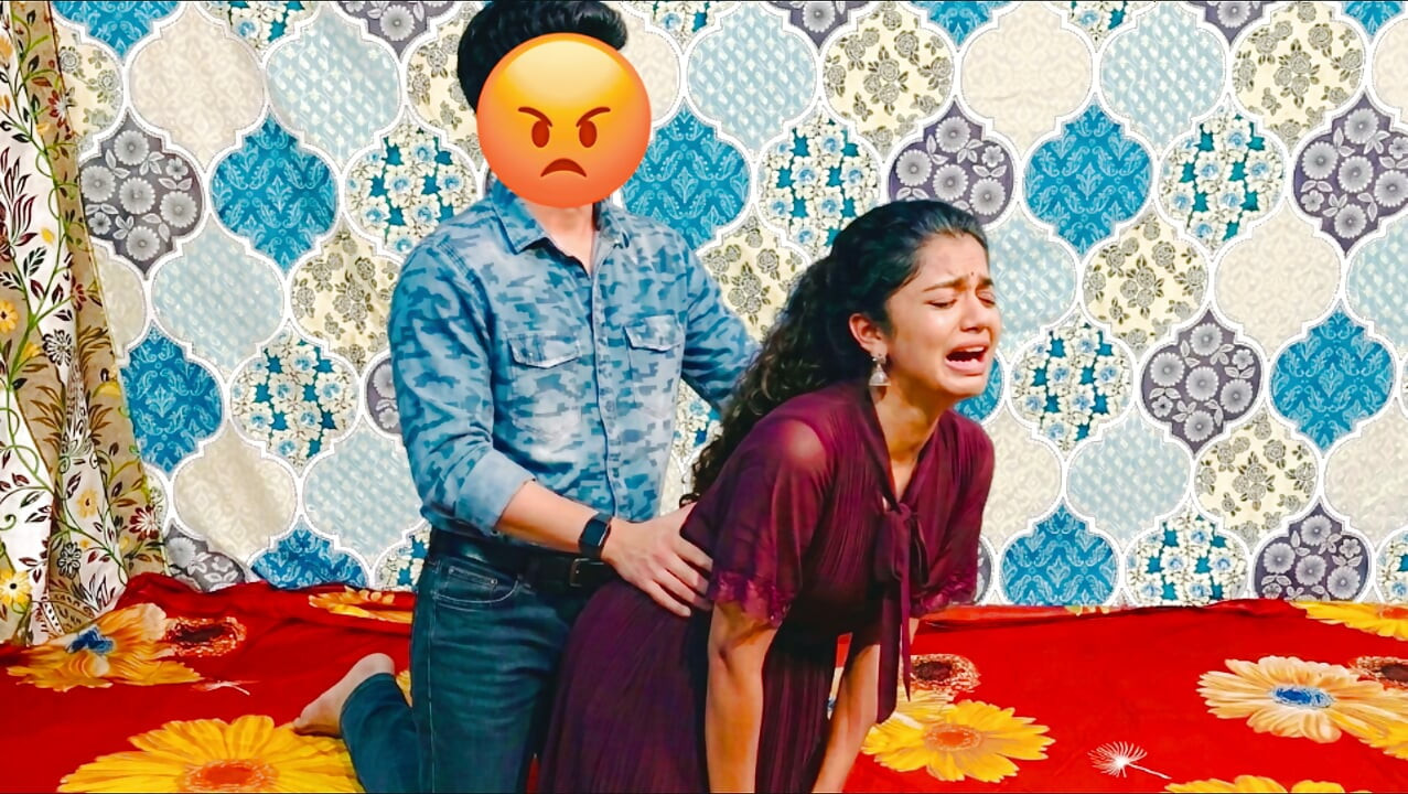 Ateşli Hintli kadın otelde parmaklanıyor ve devar tarafından sert sikiliyor