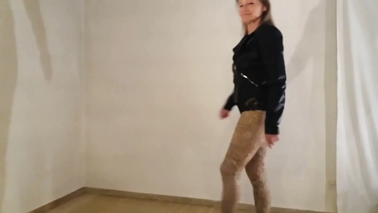 Grandma Is Sexy in Her Leopard Leggings