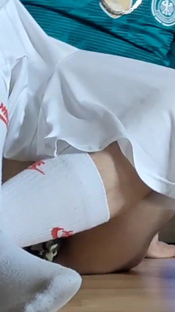 Snažan trenutak iz "(GER) Horny SoccerBoy u smrdljivim NikeSocks pokazuje se za video"