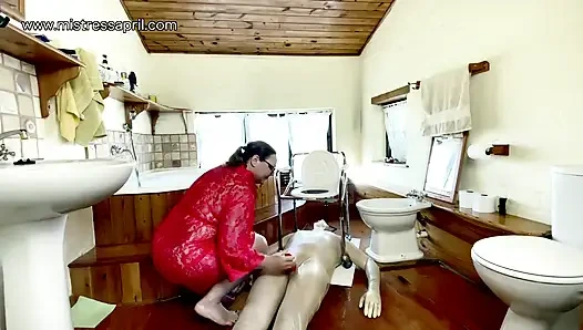 Dominatrix mistress April - Slaves morning duties