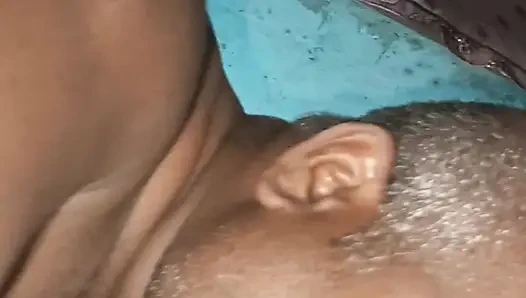 Kocam beni sikişmeye hazırlıyor ve ben artık hazırım.