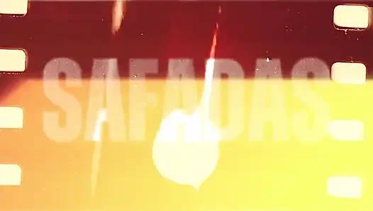 Berambut merah menukar latihan di gym dengan latihan dengan pompa Grelo Grande