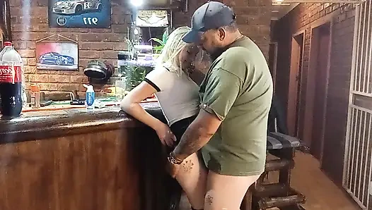 Stehender sex, verdammt heißes schätzchen, creampie