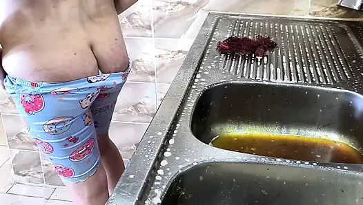 Saudi Man Fucks Arab Maid in Kitchen