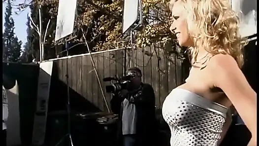Bintang porno panas beraksi selama sekresi di dalam ruangan